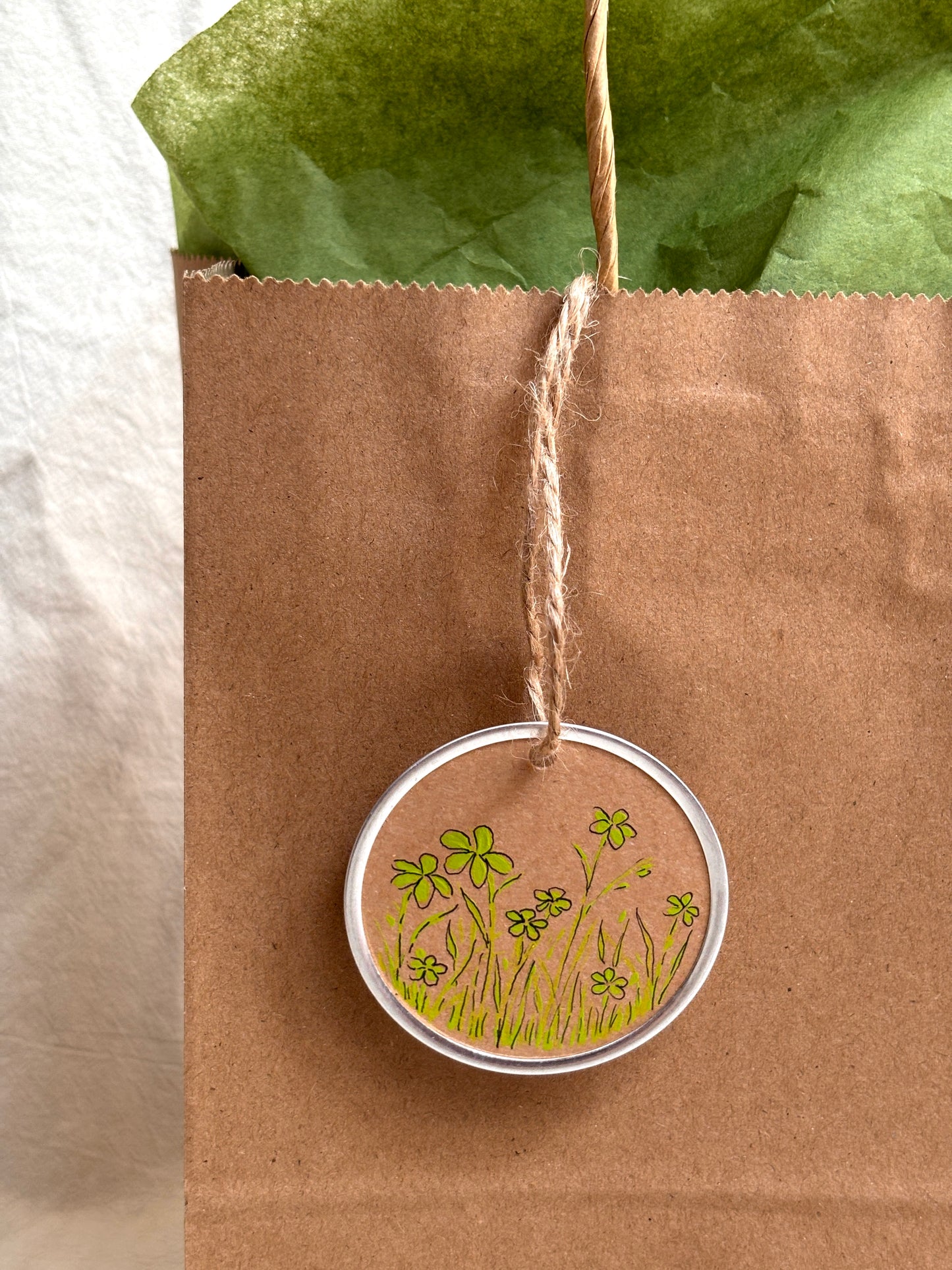 round gift tag