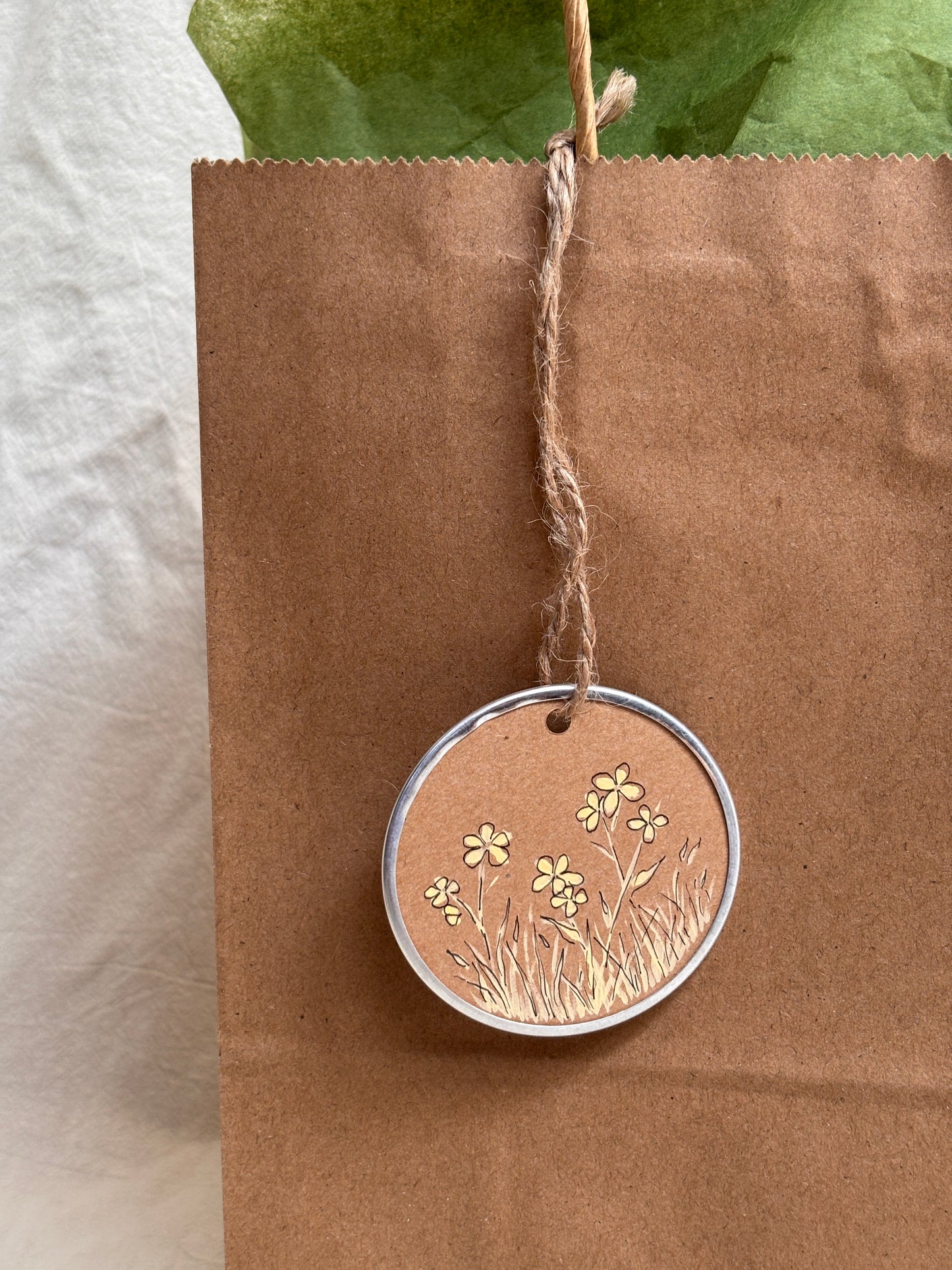 round gift tag