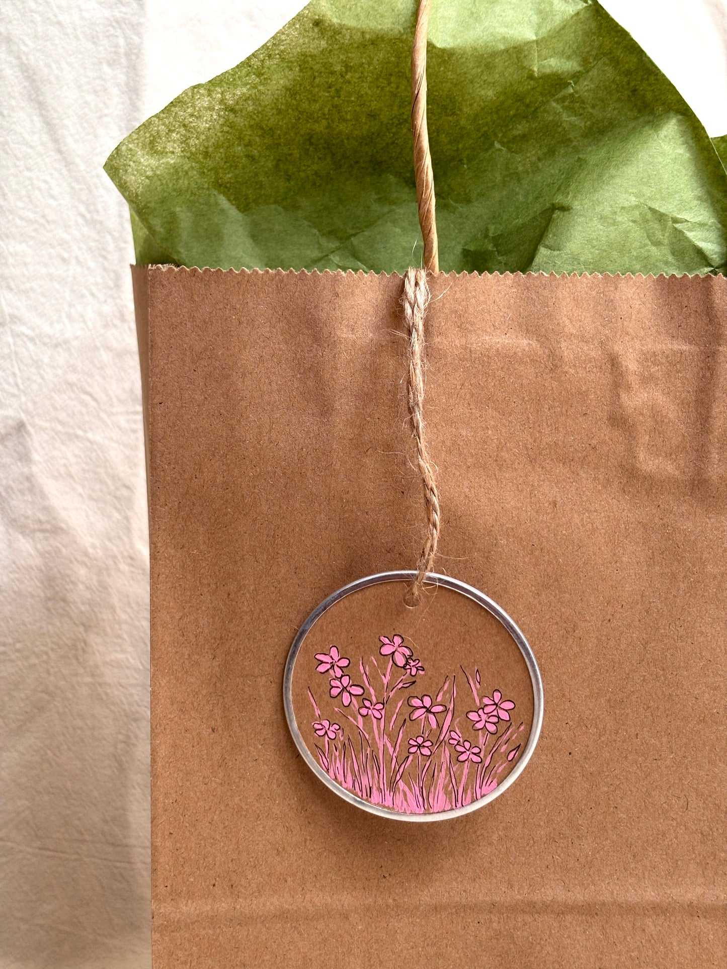 round gift tag